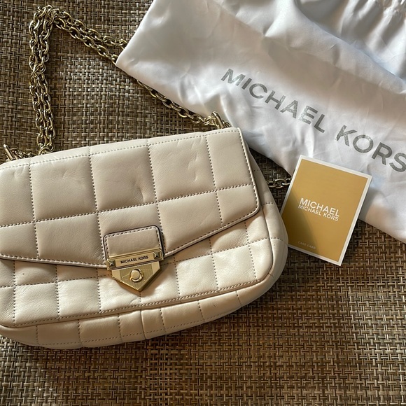 Michael Kors Purse - Picture 1 of 12